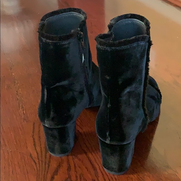 STUART WEITZMAN | Velvet Booties - Picture 4 of 7